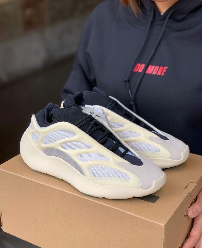 ADIDAS YEEZY 700 V3