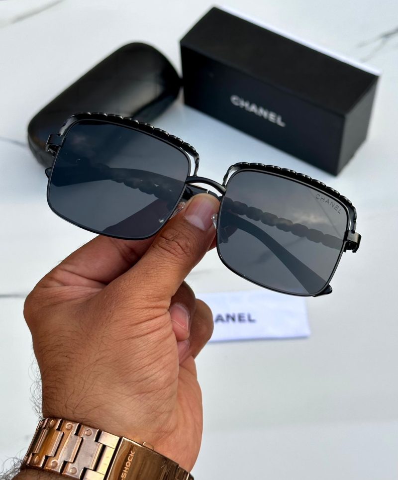 Channel sunglass