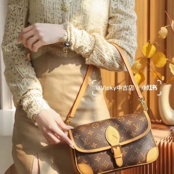 Louis Vuitton diana pm Women hand bag