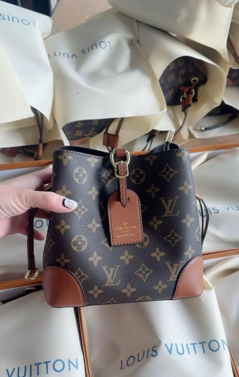 LOUIS VUITTON BUCKET BAG